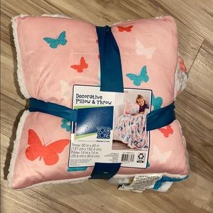 NWT Plush pillow and blanket set